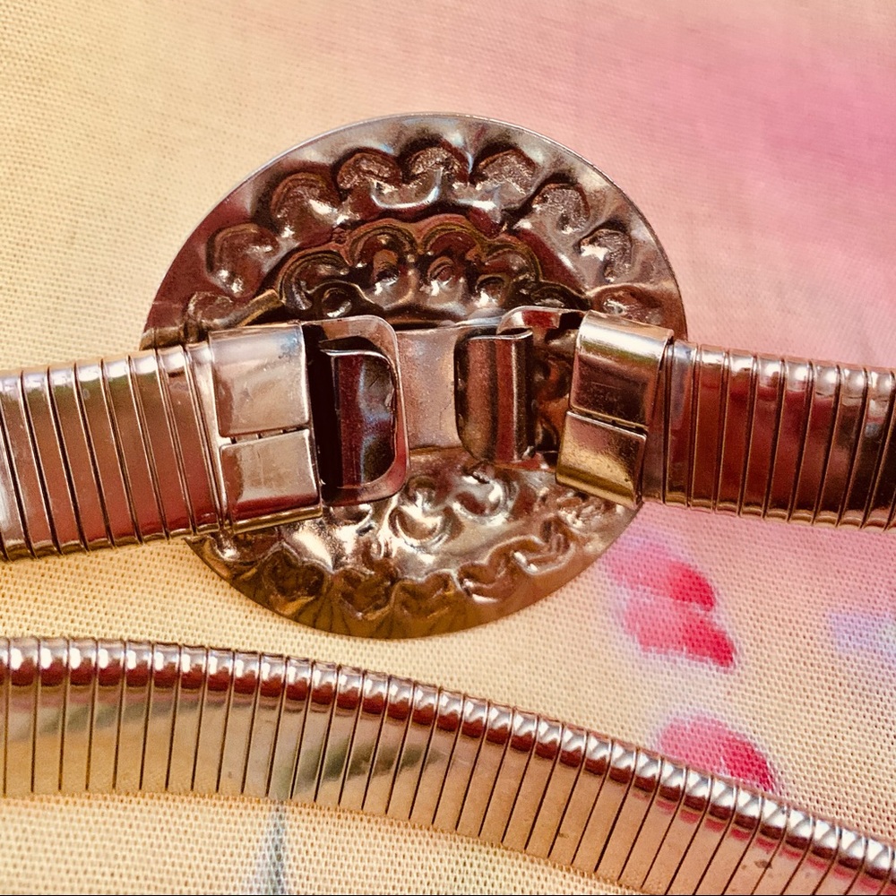 Vintage Gold Tone Serpentine Coil Stretch Belt - Picture 6 of 10